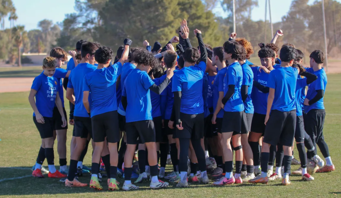 Jugadores del campus de Barcelona en grupo