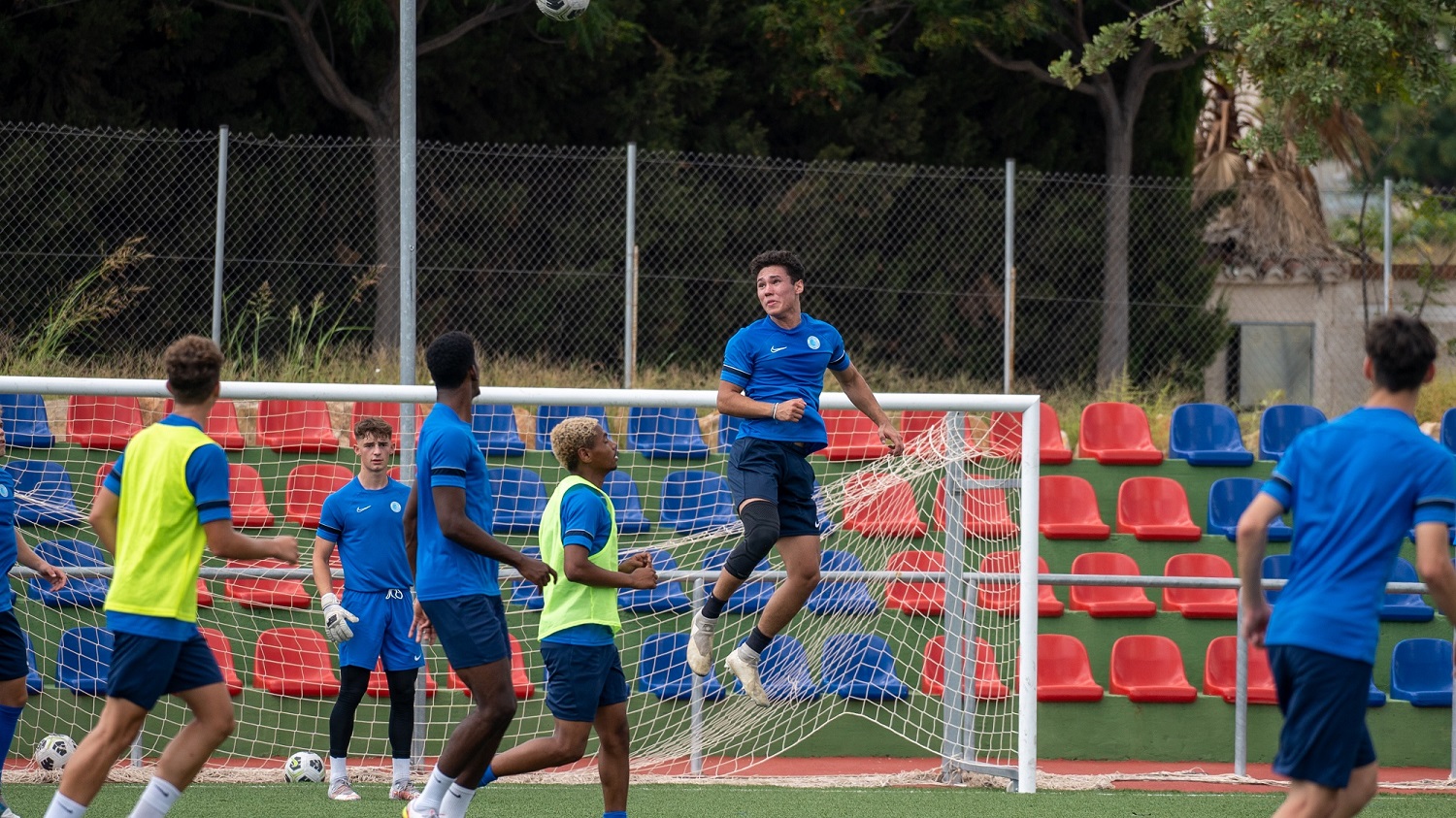 Jugadores en acción durante el campus